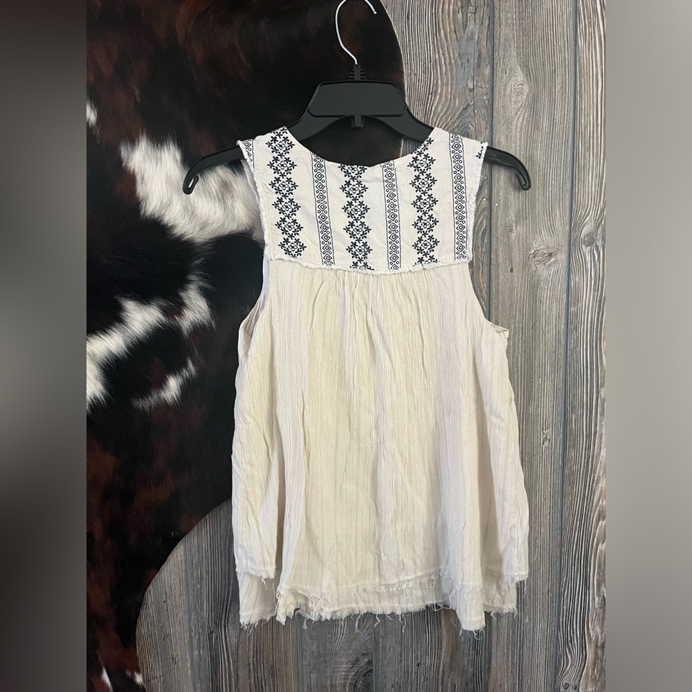 Knox Rose size small white with blue embroidery detail tank top - Picture 4 of 5